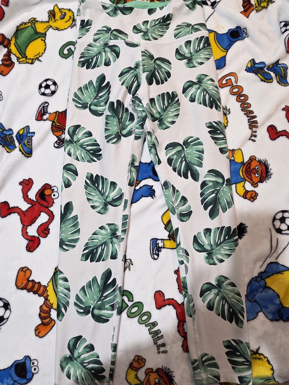 Wild Fox Sweat Leaf Print Leggings - Green & White Tropical Pattern Medium